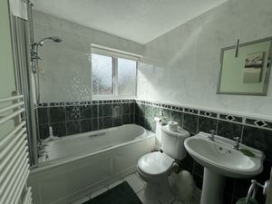 FAMILY BATHROOM- click for photo gallery